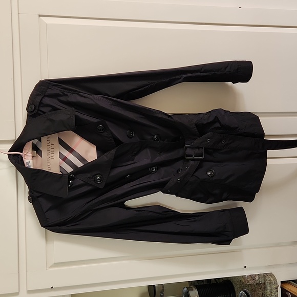 Burberry Jackets & Blazers - NWOT Burberry Peasdale Double Breasted belted trench coat.
